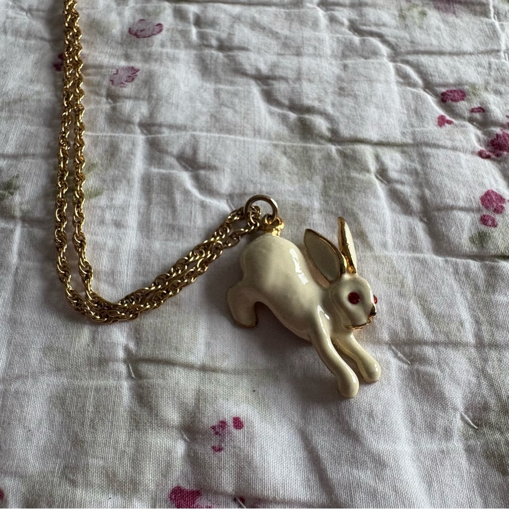 White rabbit necklace gold red eyes enamel bunny pendant long chain wonderland - Picture 6 of 10